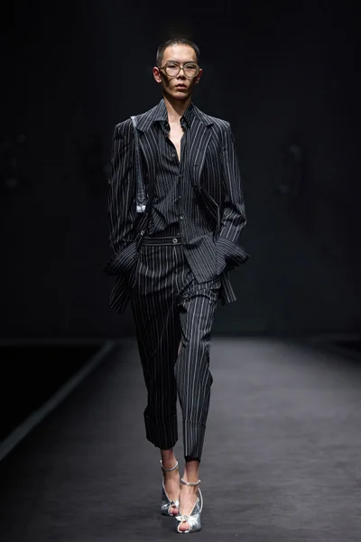Look 1